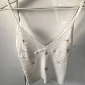 Vitt linne - Superbra skick. Aldrig använt. Inga skador eller fläckar. Köparen står för frakten 🤍