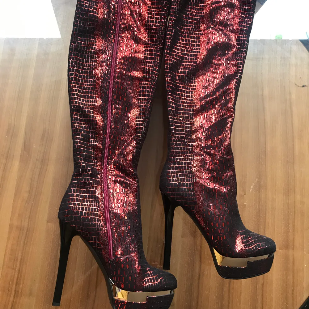 Bought them in a boutique in London, super high heel but stable and comfortable. Look nice in  club lights, have a more intense colour in real :) . Skor.