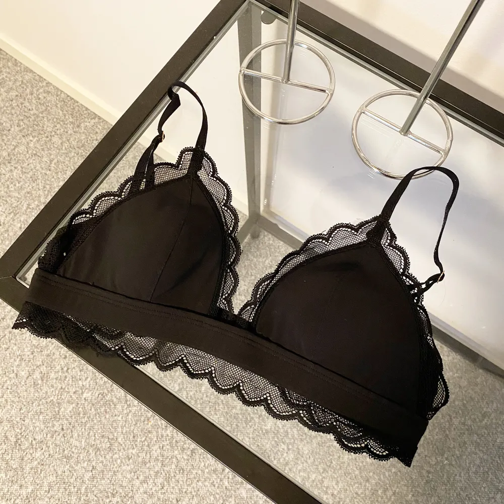 Svart bralette i storlek s! ✨. Toppar.