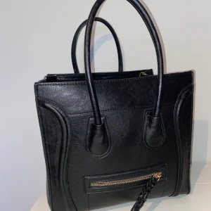 Chiquelle Väska - Väska i fint skick. Rymlig! 