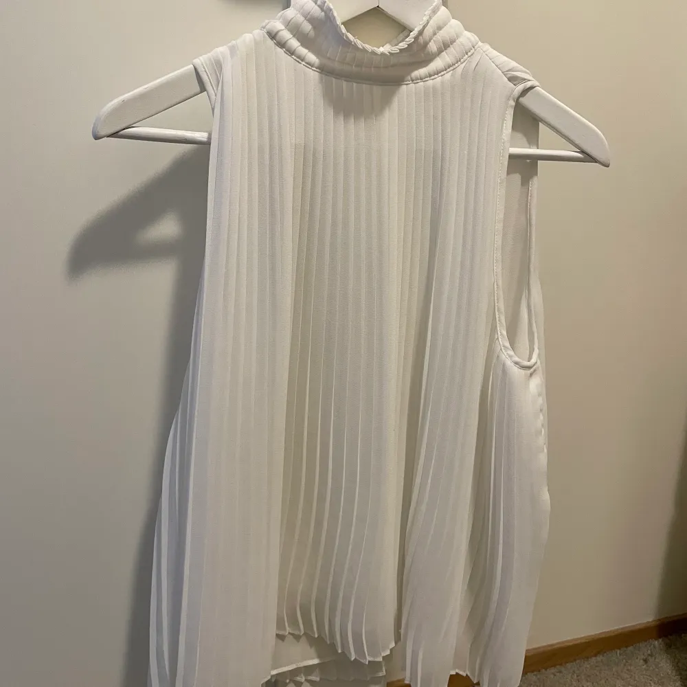 Superfin blus med hög hals. Från Zara strl xs/s. . Blusar.