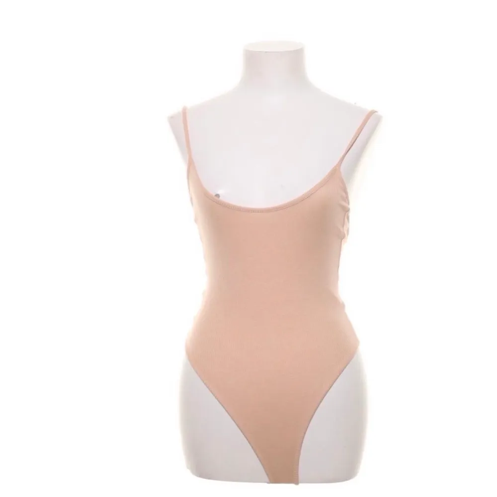 Beige Rebecca Stella body storlek S. Endast provad, dock ej prislapp kvar. . Toppar.