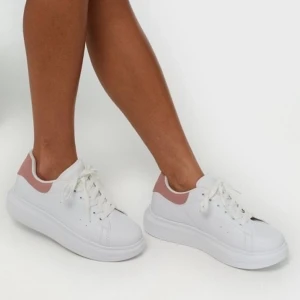 Nelly perfekt sneaker - Använda 2 gånger, kommer ej till användning. Köpt för 349! 