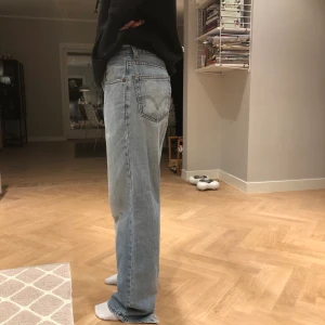 Levis vintage  - @Reproduce.uf  jag är en 36/38 och är 174 lång kan även passa längre. Hämtas upp eller frakt 63☺️