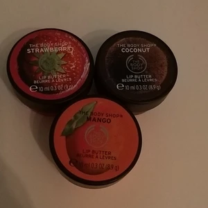 The body shop - Tomma, små burkar som var lip butters men e slut. Kan användas till smycken elr annat❣ 25 kr för alla 3!!!