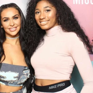 Carli Bybel x Missguided rosa topp, storlek XS - Använd ett par gånger, fint skick!