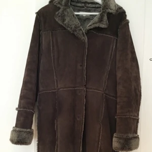  - Fin vinterjacka, lite bredare modell. 
Aldrig använd 
Frakt tillkommer.