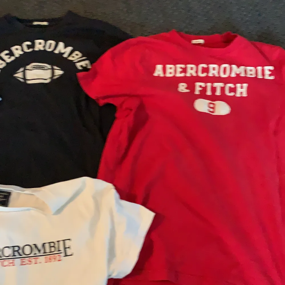 Skitsnygga basic tshirts från abercrombie&fitch. Passar S-M, 4st=70kr+frakt, 1st=20kr. T-shirts.
