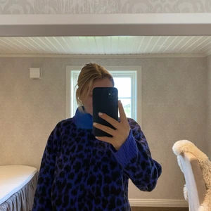 Lila/blå, stickad tröja - Oversize!