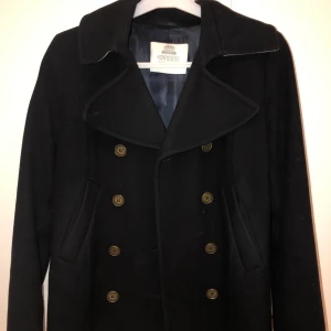 New House kappa  - Mycket fin kappa från New House i mycket bra kvalite! Oklart med strl men skulle säga small/medium, lite oversize.  Vid leverans tillkommer fraktkostnad. 