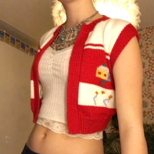 Stickad väst - Gullig väst från secons hand, barnavdelning, Superfint skick! Buda i kommentarerna