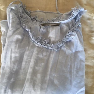  - Mycket fin tunika från ZARA. Fina detaljer
