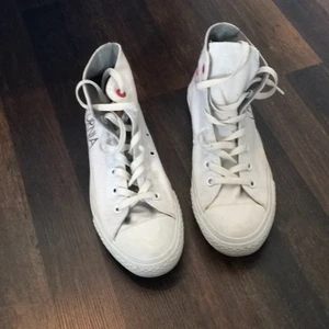  - Converse köpta i Californien. I <3 california. Använda ca 2-3 gånger. Superfint skick. 