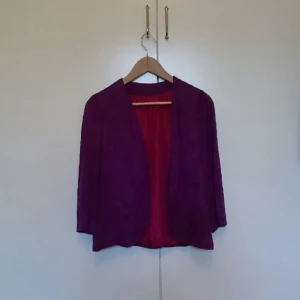  - lila mönstrad sidenjacka 