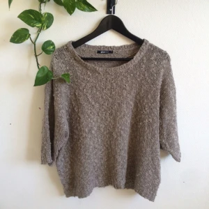  - Stickad beige tröja. Skön och snygg på samma gång! 