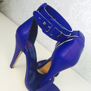  - 
riktigt snygga nly skor, helst nya endast provade hemma! Perfekt för sommaren! 