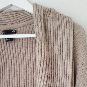  - Oanvänd kofta från hm söker kärlek! 
