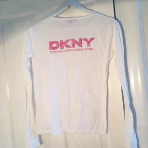  - DKNY kofta, knappt använd! Tunn och fin i tyget