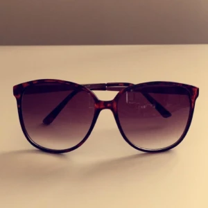  - American Eagle solglasögon