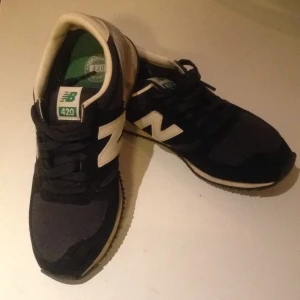 - Svart New Balance. Använda ett fåtal gånger pga fel storlek. Kan skickas. 
