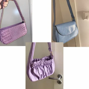Väska - Säljer nu mina tre superfina väskor då dom inte kommer till användning. Dom är endast använda ett fåtal gånger och därför toppenskick❤️ supersöta och gör verkligen en outfit!🥰skriv för fler bilder❤️buda i kommentarerna fr 100st eller köp direkt för 170 st❤️Frakt tillkommer❤️|| den blåa är såld||