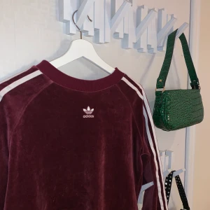 Vintage Adidas Crewneck - Bra skick! Inte mycket använd:)