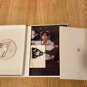 BTS map of the soul 7 ( version 1) - bts album knappt öppnat! allt ingår förutom stickers. köptes på bengans. nypris 389kr, möts helst upp i stockholm 