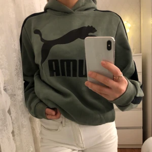 Puma tjocktröja  - Grön puma tjocktröja i bra skick⭐️