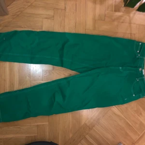 Gröna jeans - Jeans i såå fin färg från Urban outfitters som jag köpte för ganska längesen. Säljer för jag använder tyvärr inte