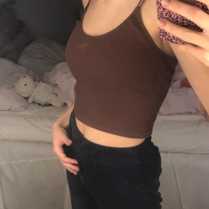 Brunt Linne🤎💞👌🏾 - Säljer detta super fina och sköna bruna limen från zara, linnet kom inte riktigt till andvändning då jag har andvändar de väldigt få gånger, skulle säga att linnet passar xs-m för de är väldigt stretchigt(jag har xs) 💞🤛🏽❤️