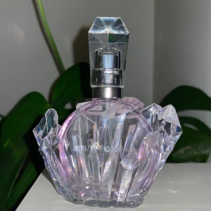 Ariana Grande parfym - R.E.M av Ariana Grande. 