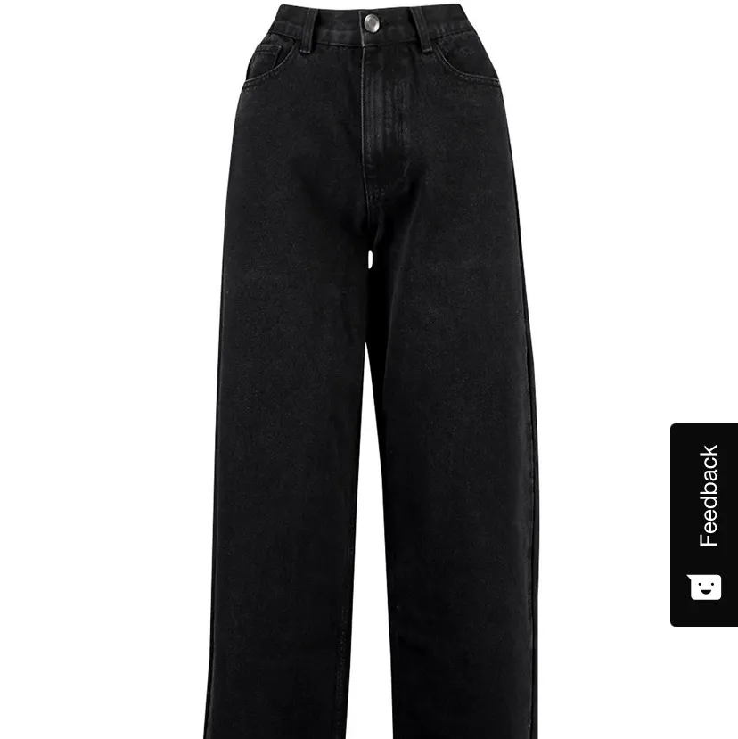 Snygga och trendiga boyfriend jeans storlek 34 (dock stora i storleken så skulle säga mer 36-38). Helt oanvända med prislappen på från boohoo. Nypris 545, säljer för 150kr + frakt/mötas 📦 . Jeans & Byxor.