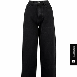 Tall boyfriend jeans  - Snygga och trendiga boyfriend jeans storlek 34 (dock stora i storleken så skulle säga mer 36-38). Helt oanvända med prislappen på från boohoo. Nypris 545, säljer för 150kr + frakt/mötas 📦 