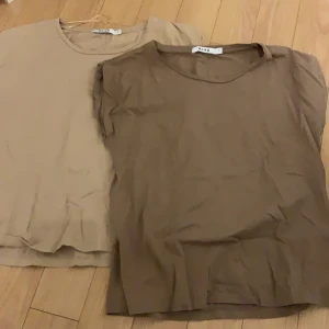 2 stycken t-shirts från NA-KD, storlek s - Aldrig använda 