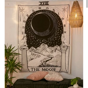 Tapestry - Tarot tapestry från Urban outfitters. Sälja pga att jag inte tyckte den passade i mitt rum. Helt oanvänd alltså och därför i nyskick. Köpt för 49$. Hör av dig om du är intresserad 💕🌷✨