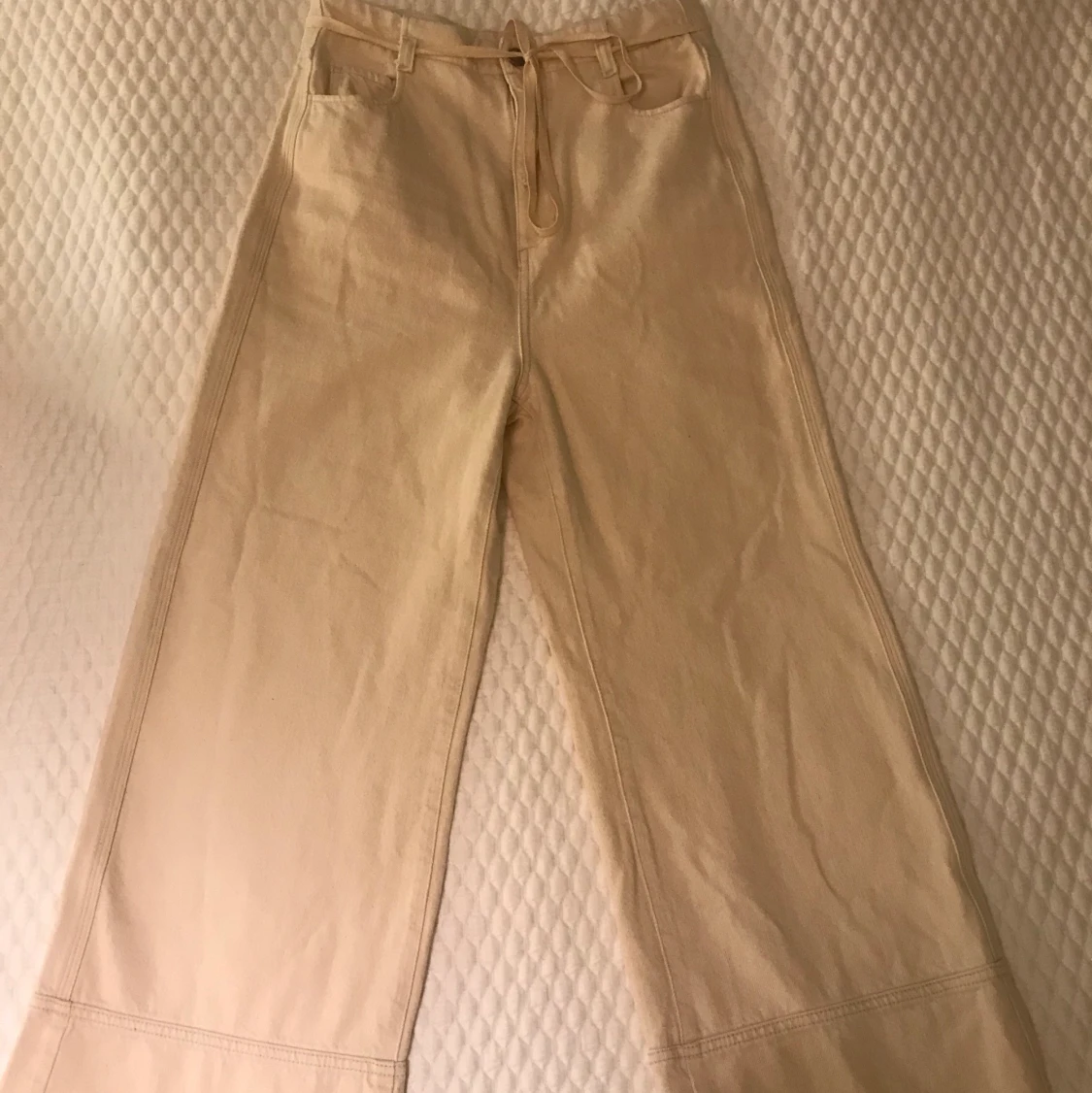 Weekday - Slack Ecru Jeans beige strl 27 - 90