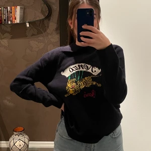Kenzo Sweatshirt - Mörkblå sweatshirt från Kenzo. Nypris runt 1500-2000