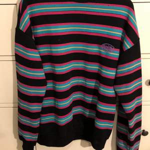 En flerfärgad randig tröja från junkyard. Köptes för ett halvår sedan men har används fårtal gånger. 