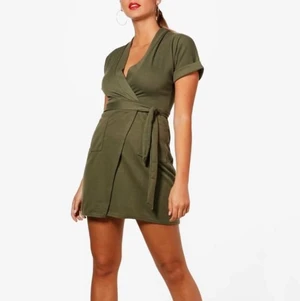 Klänning från Boohoo - Mer rättvis live, klänning med snören som man knyter med skönt/mjukt material