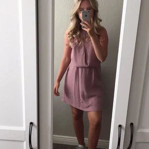 samsoe samsoe kläning - Samsoe samsoe willow short dress i Stl S. Jättefin kläning men som tyvärr inte längre kommer till användning! Nypris 999kr. 