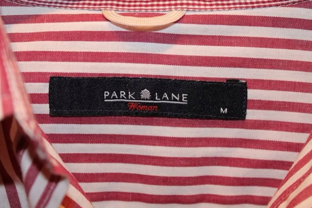 Säljer min fina park lane skjorta pga för få användningar. Köpt förra året på Väla i originalbutik. Så gott som ny . Skjortor.