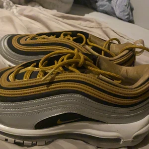 Nike 97 - I nytt skick säljer pga av att jag inte får användning av dem. Storlek 38. Limited edition Finns inte att köpa längre. Kan sälja för billigare vid snabb affär. Kan mötas i sthlm området och frakta 
