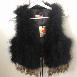  - Äkta pälsväst i storlek S. Från belleshoes. Oanvänd. 