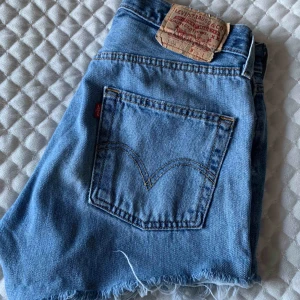  - Levis shorts, aldrig använda nyskick. Storlek W30 L30. Pris-185kr