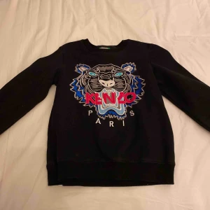 Jättefin äkta kenzo tröja - Jättefin äkta kenzo tröja storlek s Nypris 1800