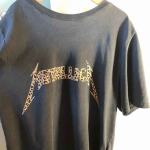  - Säljer denna pågrund av att jag aldrig använder den. Tröjan är lite oversize. Köparen står för frakt 💕💕