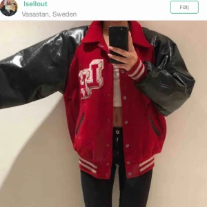  - Hej!! Om ni säljer något liknande av dessa vintage collage jackor, kommentera jätte gärna då jag är super intresserad!!🥰💕💗🦋✨🍭 (INTE MINA BILDER<3)