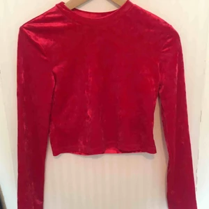  - Fin festtop av sammet 