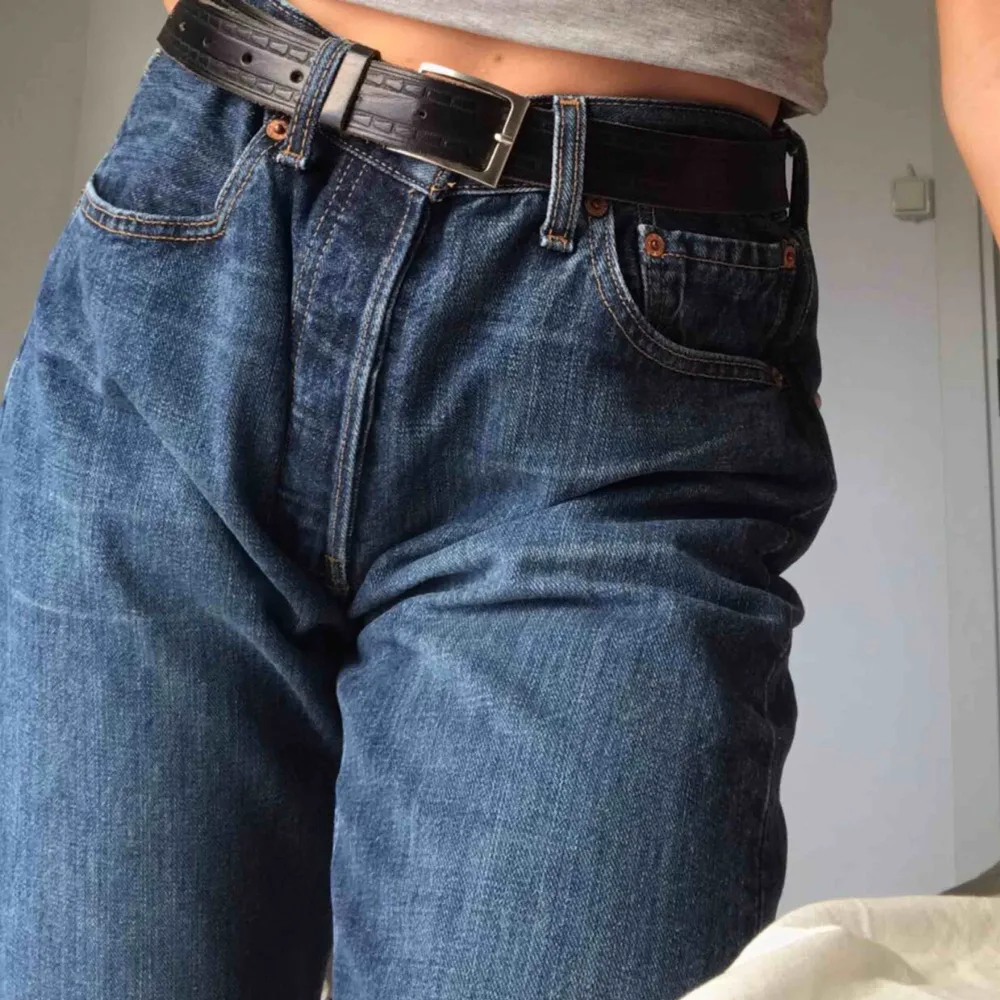 Snygga Levi’s jeans som är i modellen 501. Knappt använda och jättefint skick🥰 säljs då de är flera storlekar förstora för mig. Frakt och ev annat pris kan diskuteras. Jeans & Byxor.