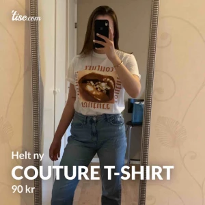  - Snygg T-shirt som även här har dubbelbeställts, helt ny och oanvänd.  Fler bilder kan skickas vid intresse :)